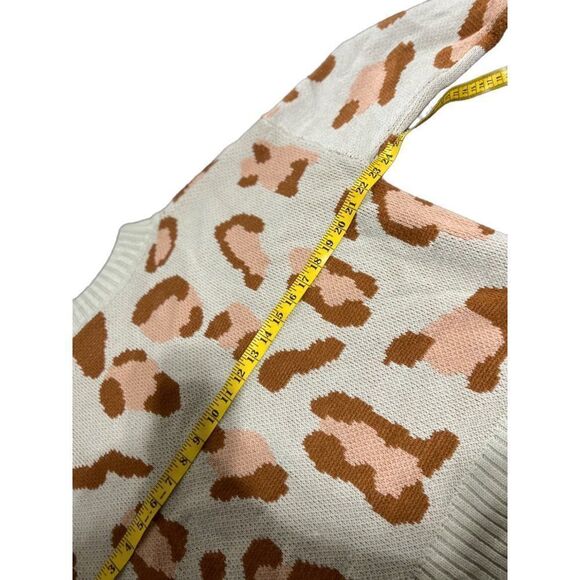 Leopard print acrylic sweater size medium - Picture 4 of 6